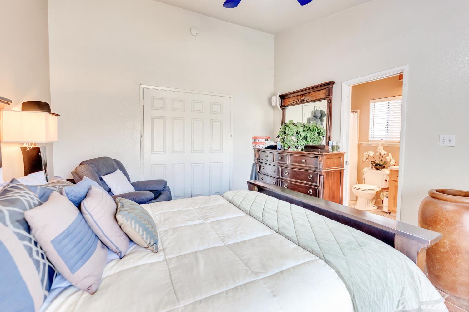 828 Olivewood Dr, Los Banos, CA 93635