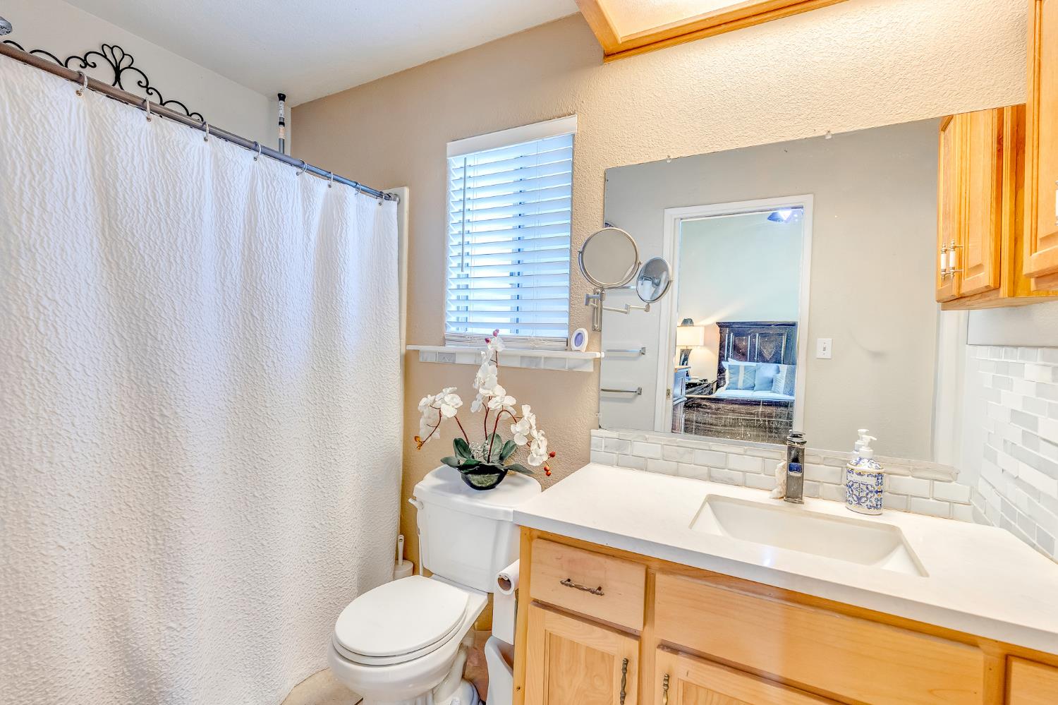 828 Olivewood Dr, Los Banos, CA 93635