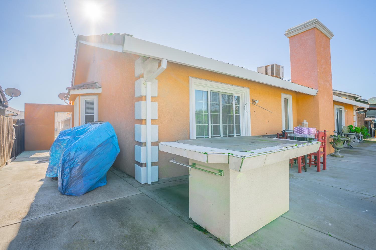 828 Olivewood Dr, Los Banos, CA 93635