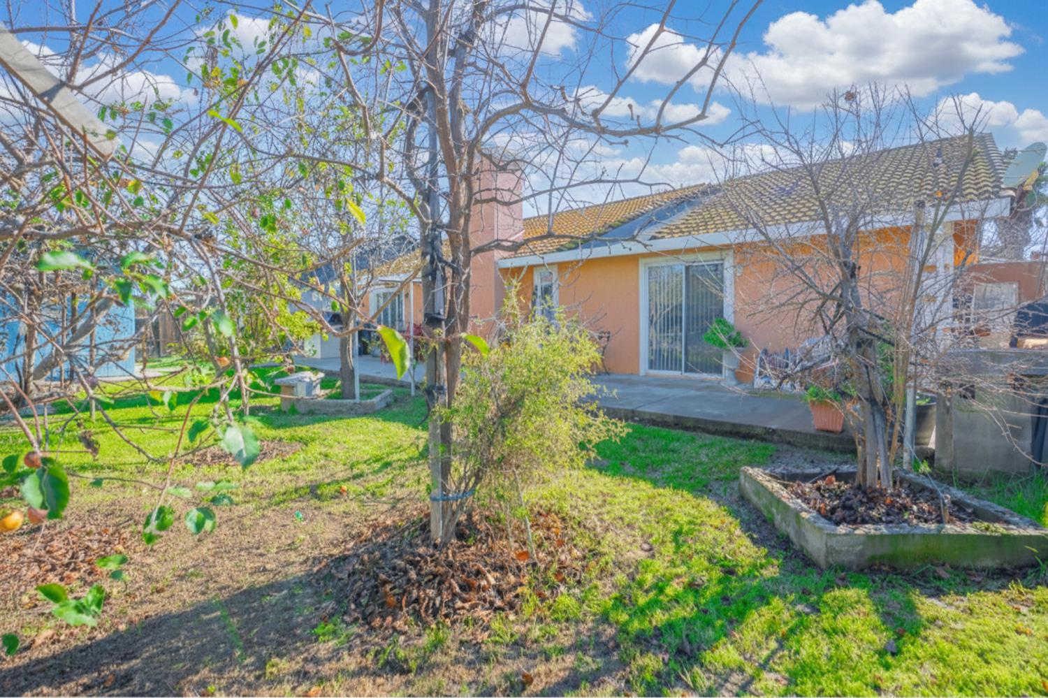 828 Olivewood Dr, Los Banos, CA 93635