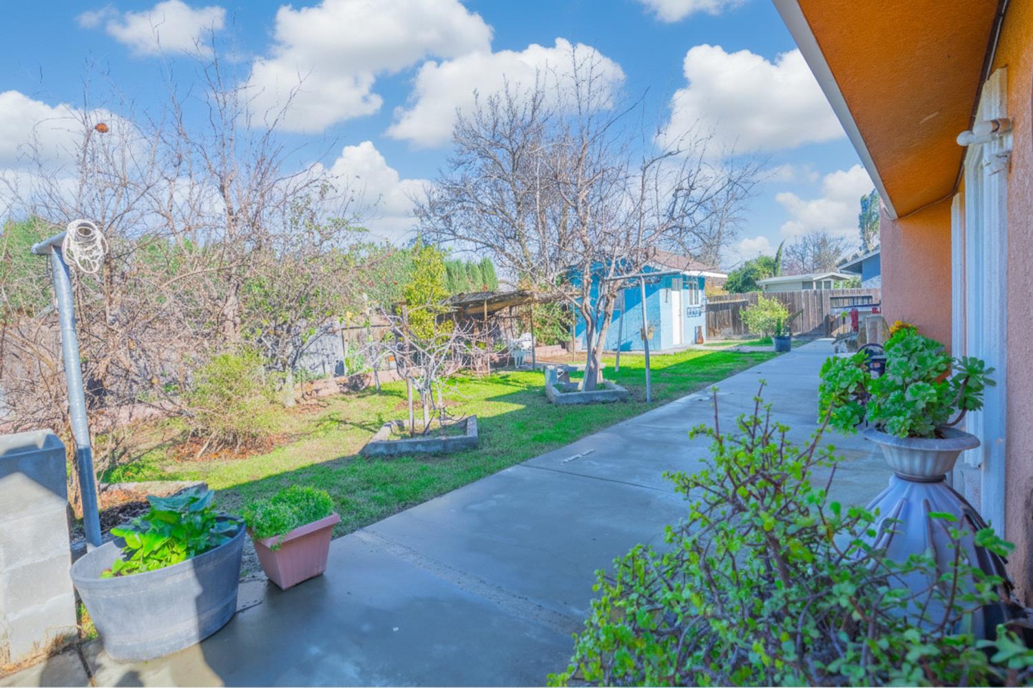 828 Olivewood Dr, Los Banos, CA 93635