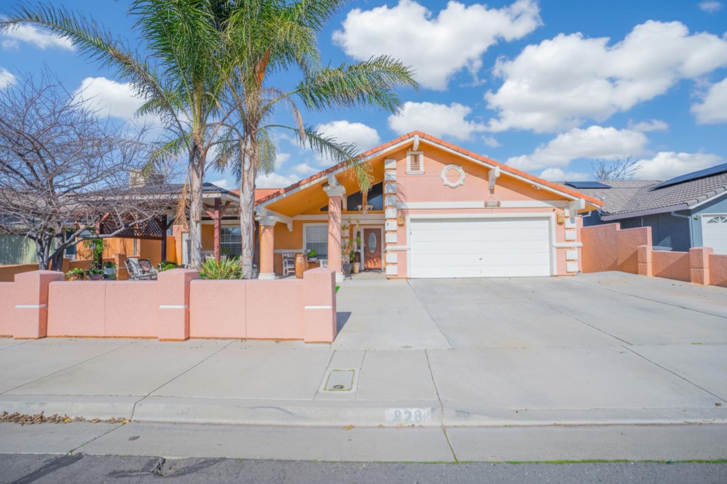 828 Olivewood Dr, Los Banos, CA 93635