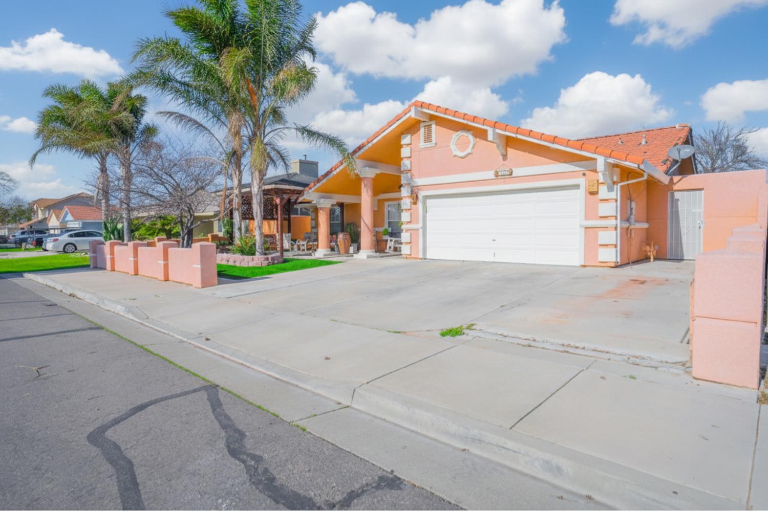 828 Olivewood Dr, Los Banos, CA 93635