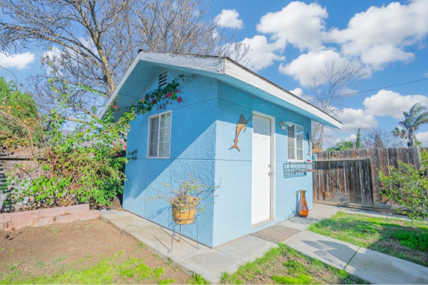 828 Olivewood Dr, Los Banos, CA 93635