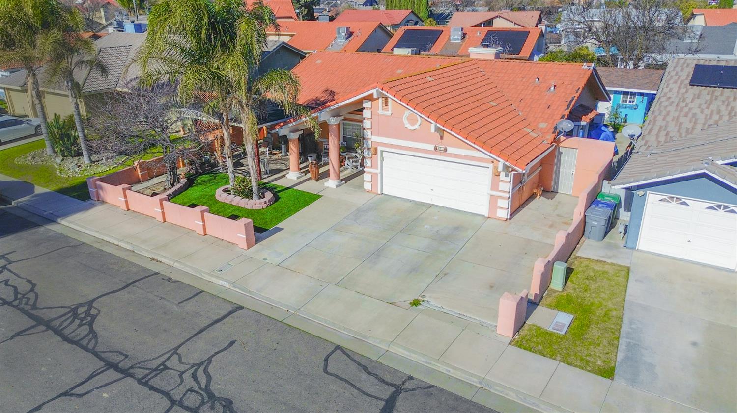 828 Olivewood Dr, Los Banos, CA 93635