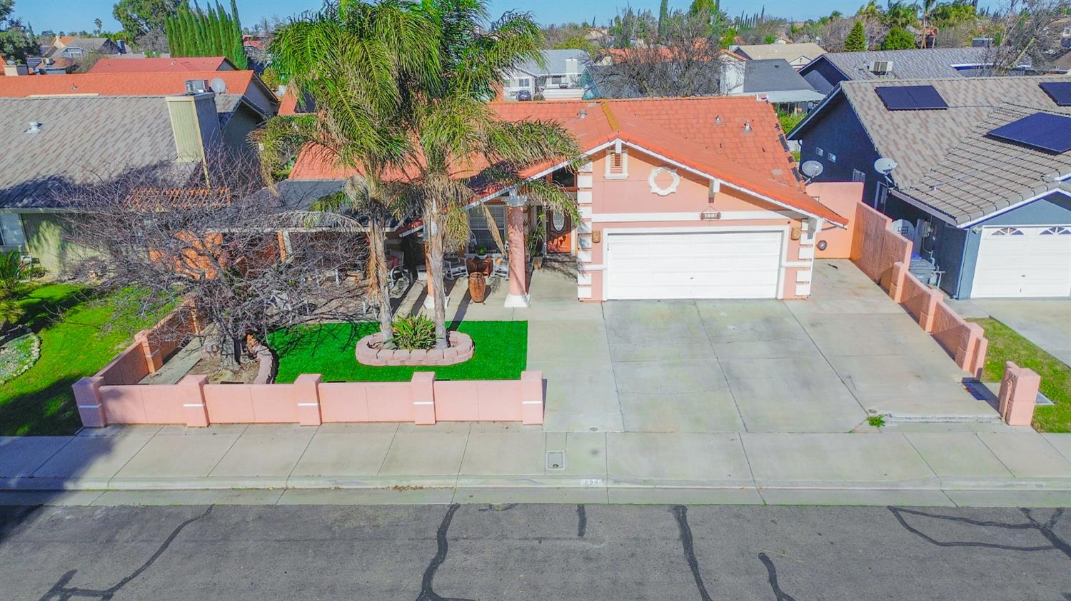 828 Olivewood Dr, Los Banos, CA 93635