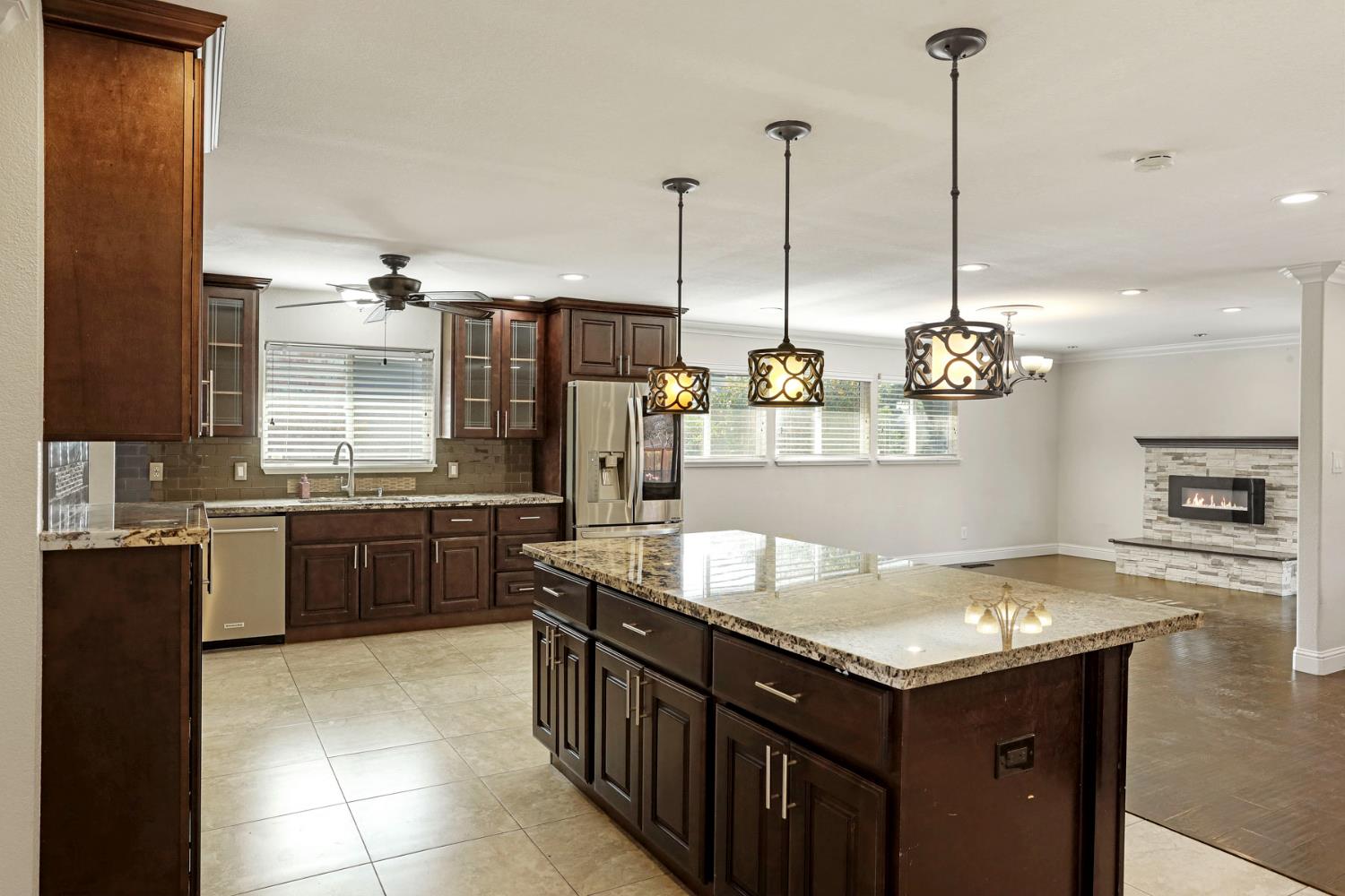 1921 Sherwood Ave, Modesto, CA 95350