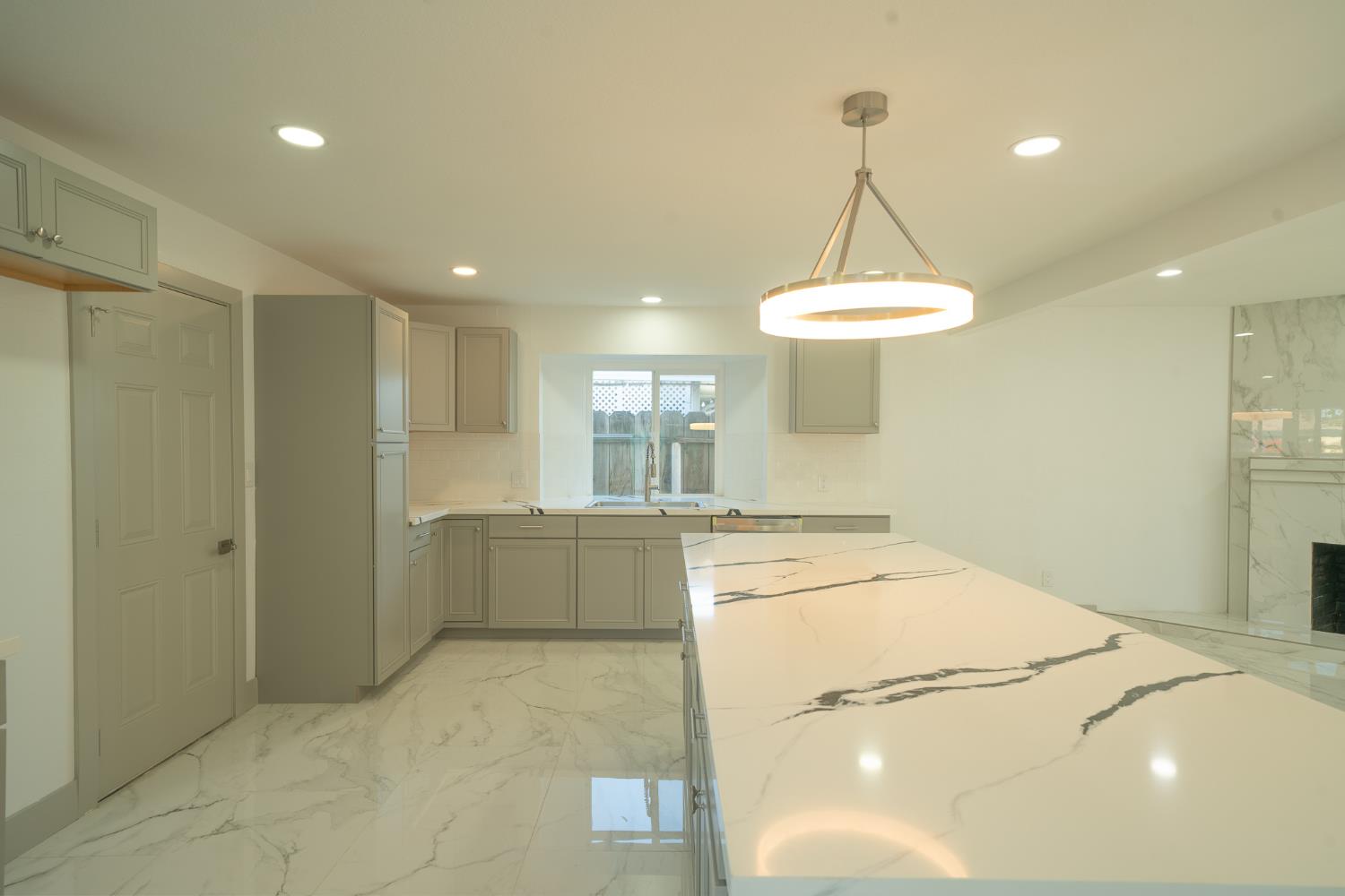 1813 Lupin Ln, Ceres, CA 95307