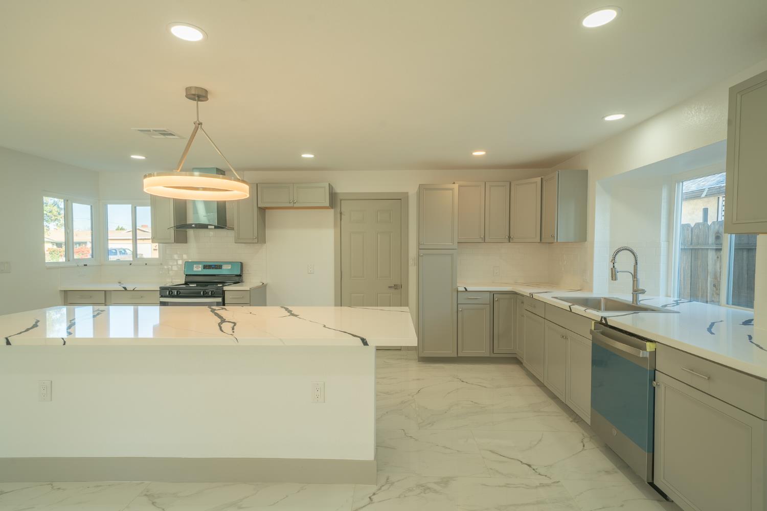 1813 Lupin Ln, Ceres, CA 95307