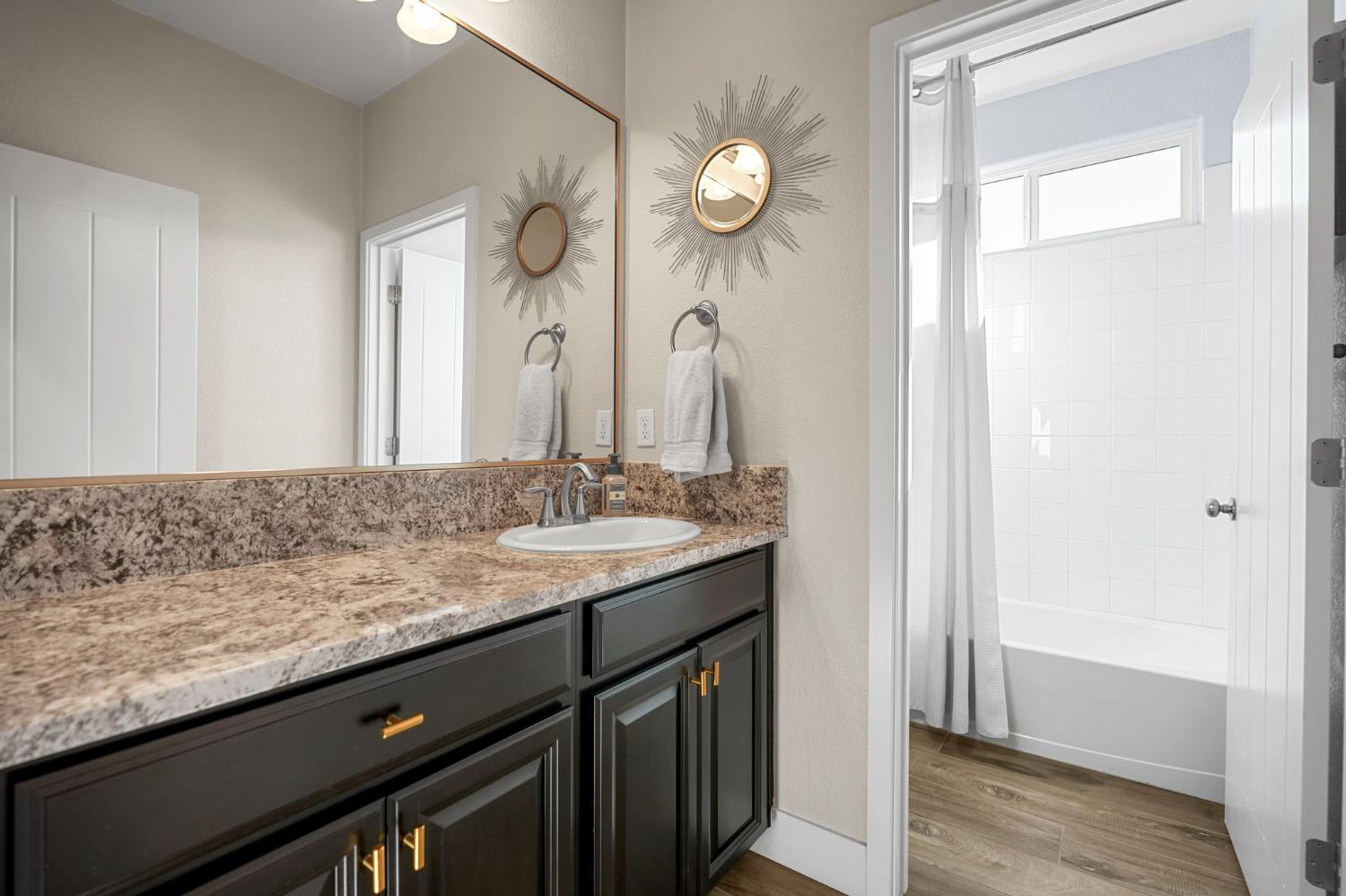 1642 Mcmanis Ln, Ripon, CA 95366