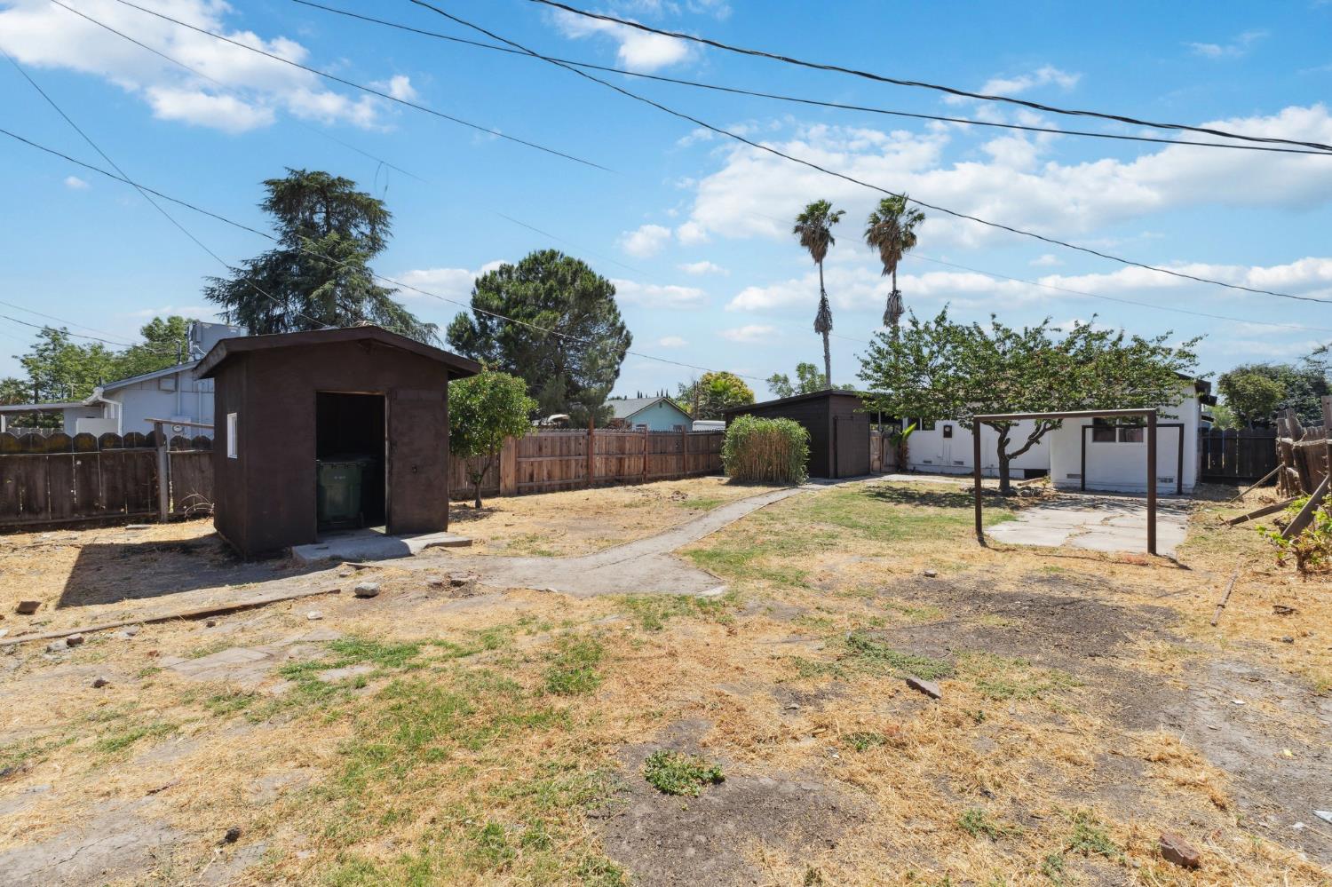 1725 California Ave, Dos Palos, CA 93620