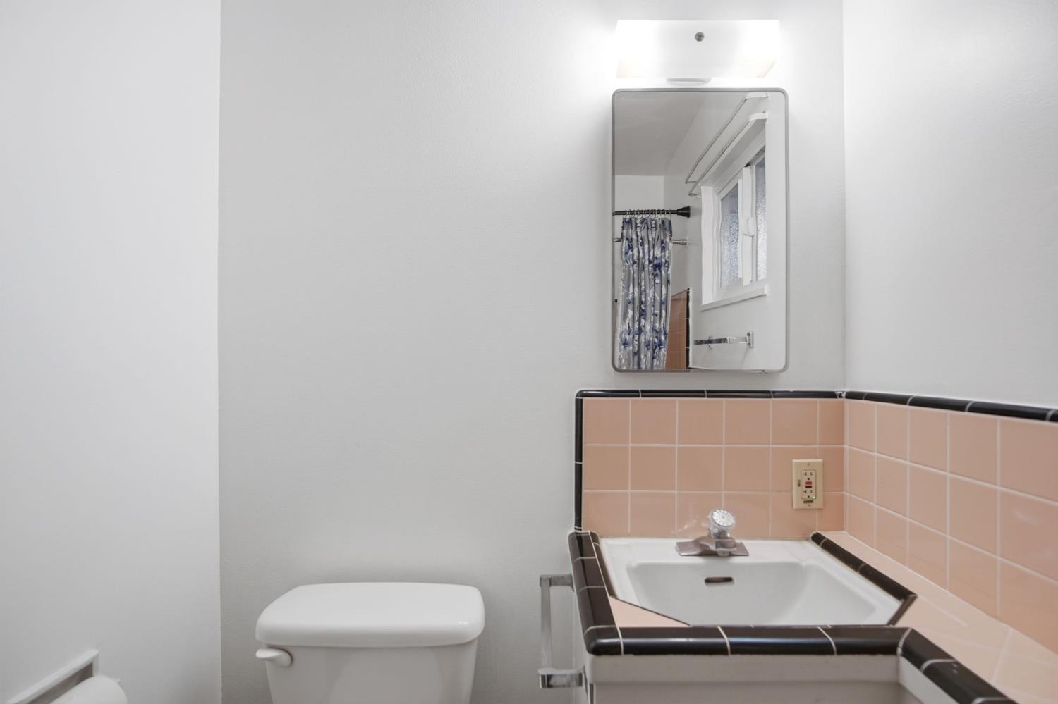 1402 W Orangeburg Ave, Modesto, CA 95350