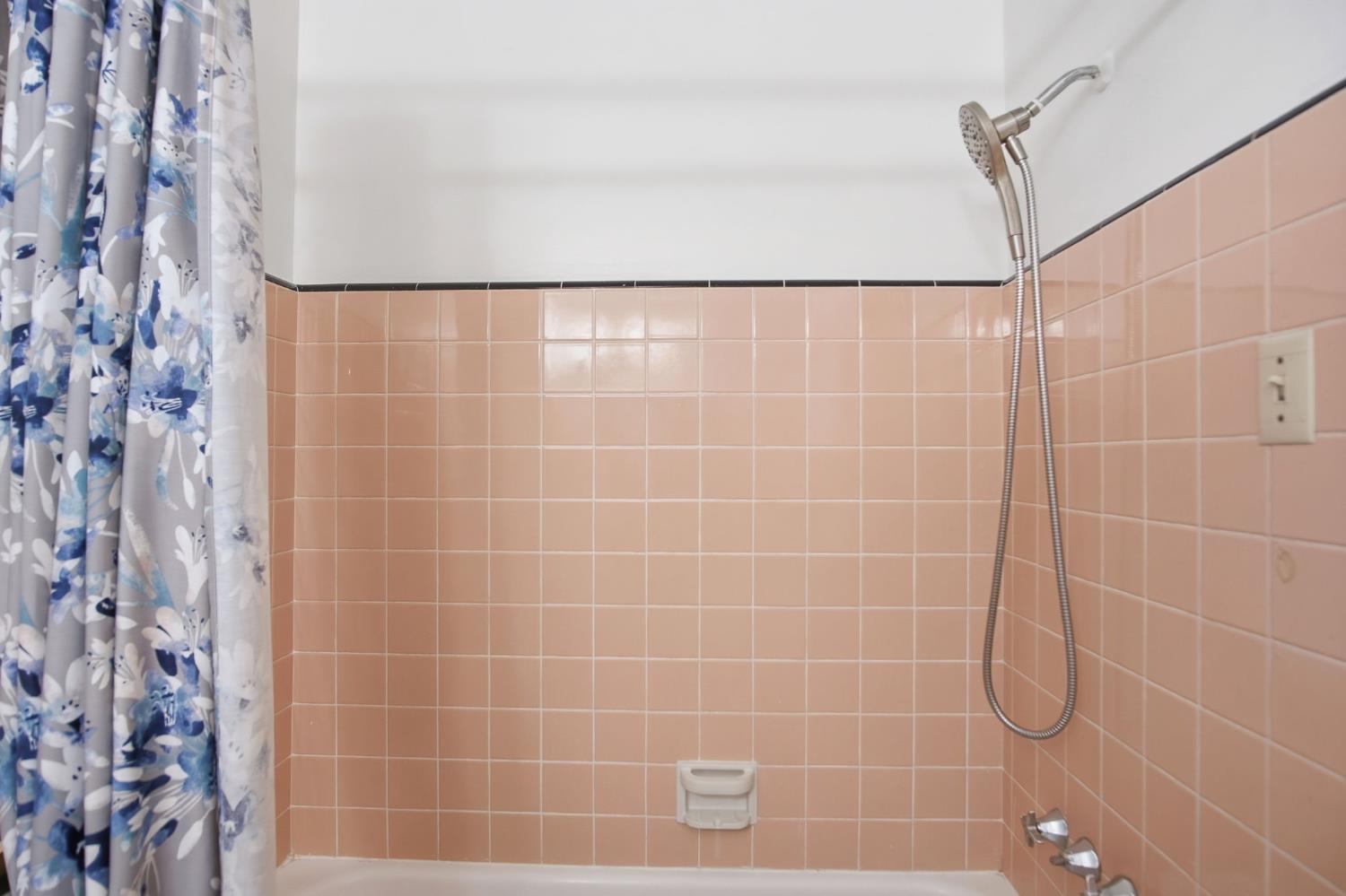 1402 W Orangeburg Ave, Modesto, CA 95350