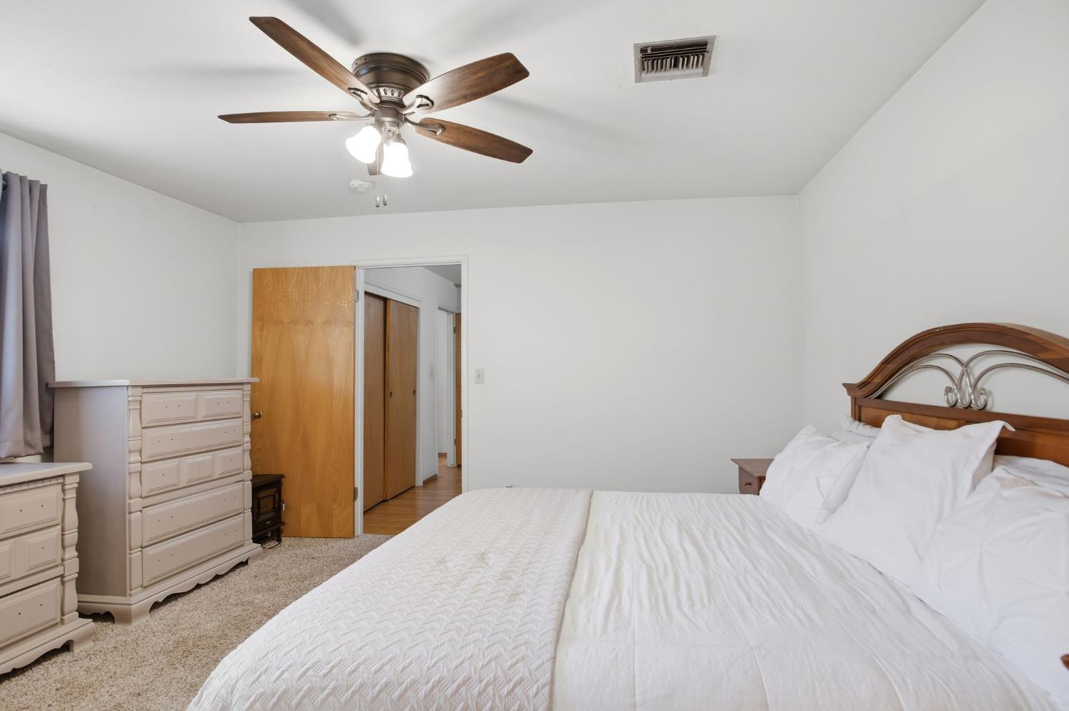 1402 W Orangeburg Ave, Modesto, CA 95350