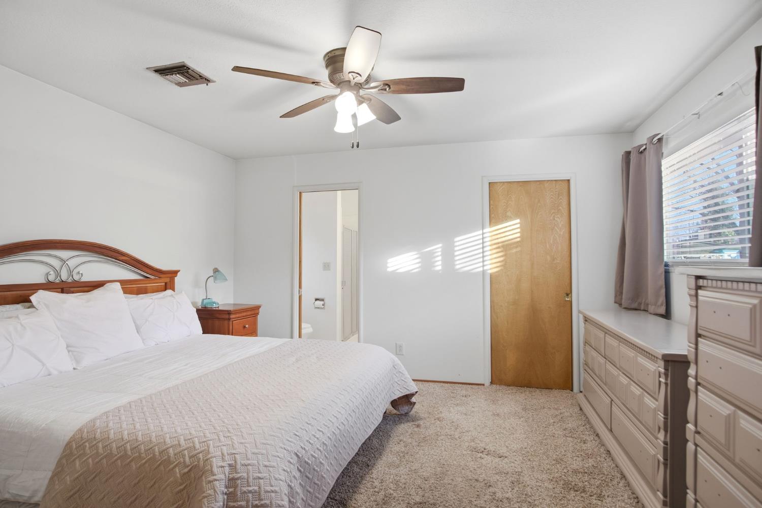 1402 W Orangeburg Ave, Modesto, CA 95350