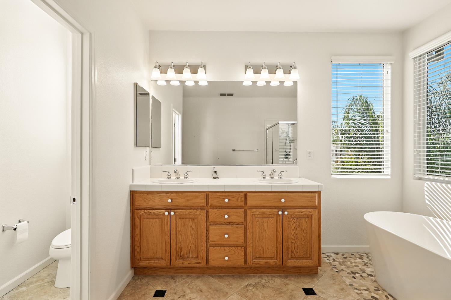 14510 Spyglass Cir, Chowchilla, CA 93610