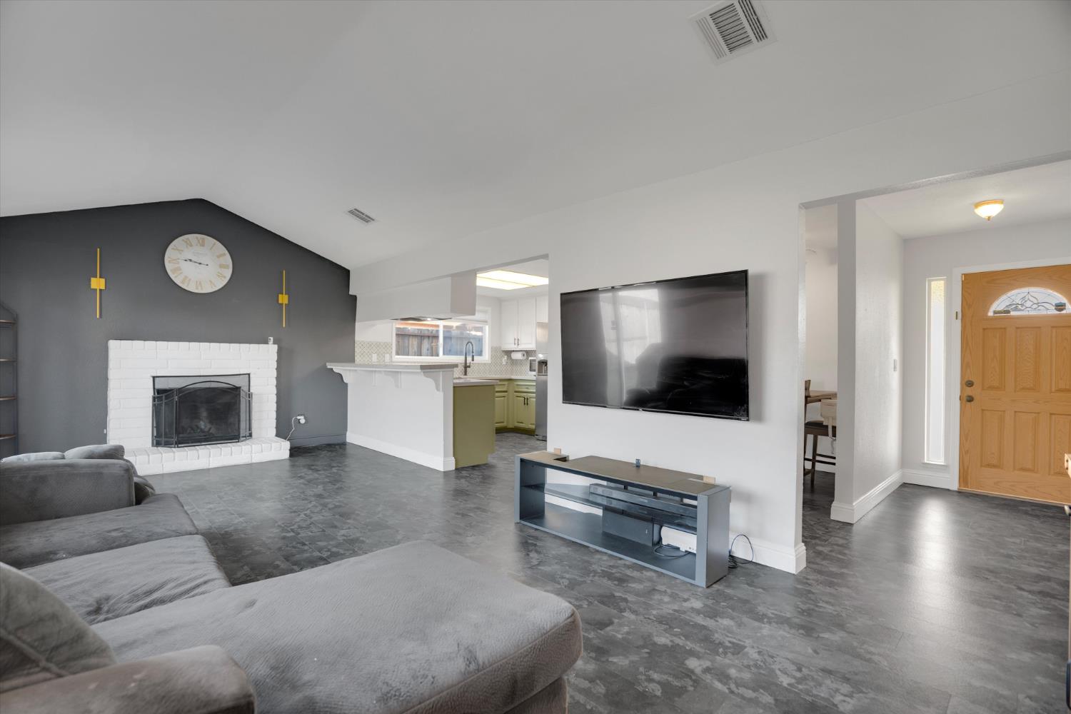 1323 ghia, Manteca, CA 95337