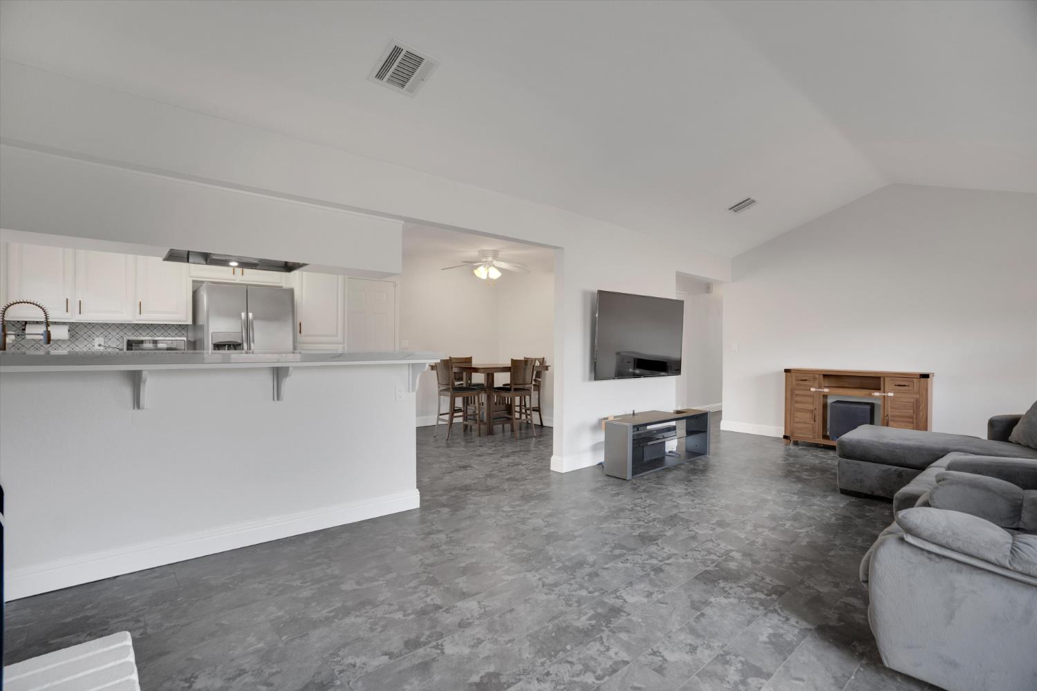 1323 ghia, Manteca, CA 95337