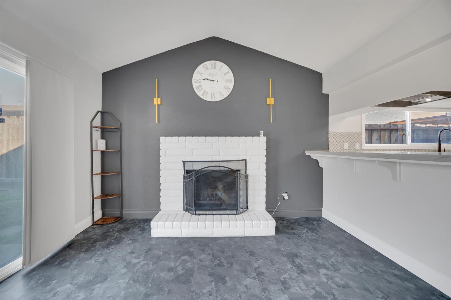 1323 ghia, Manteca, CA 95337