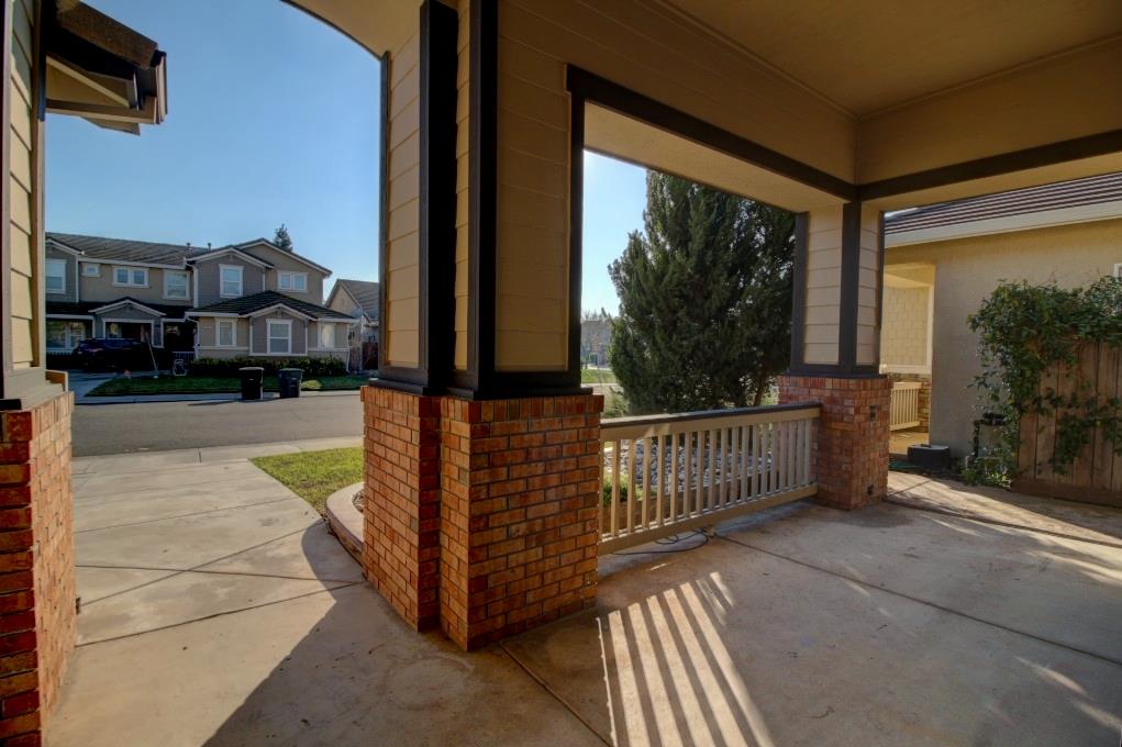 2865 Sierra Gold Ct, Riverbank, CA 95367