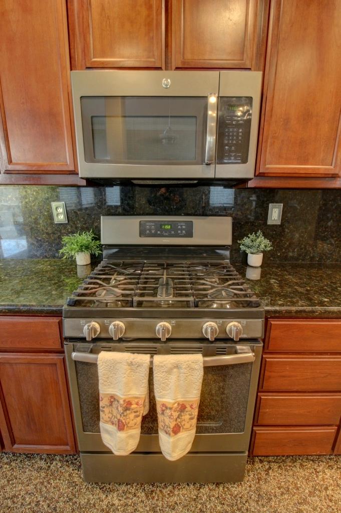 2865 Sierra Gold Ct, Riverbank, CA 95367