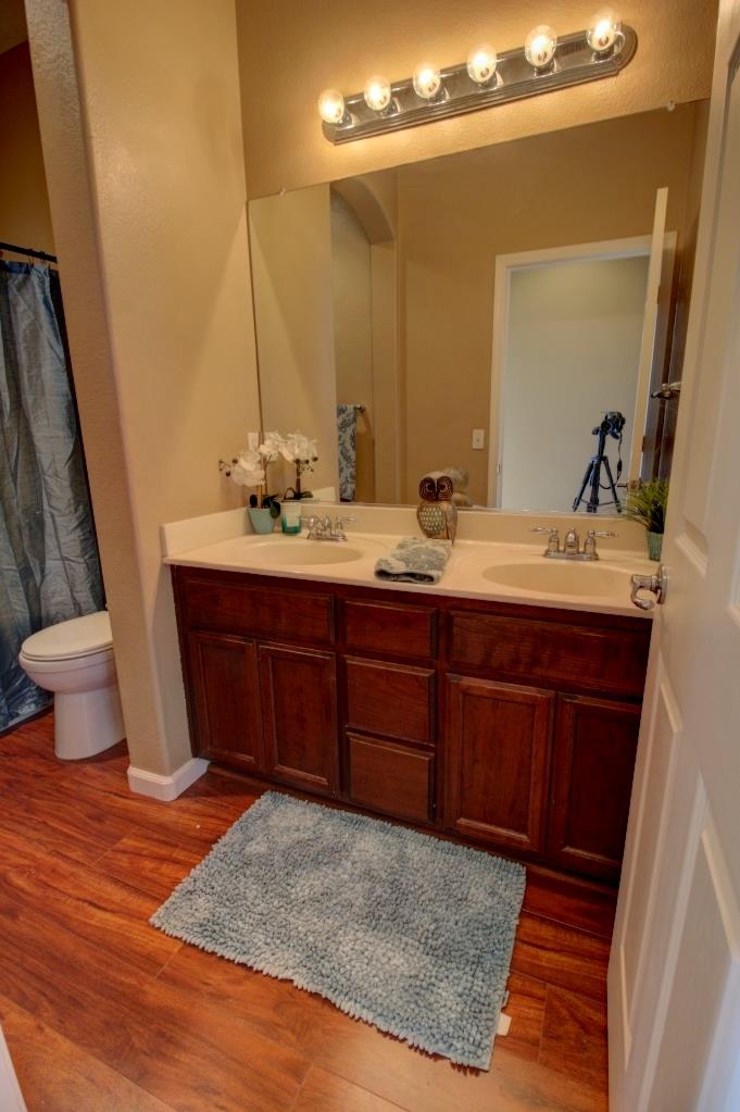 2865 Sierra Gold Ct, Riverbank, CA 95367