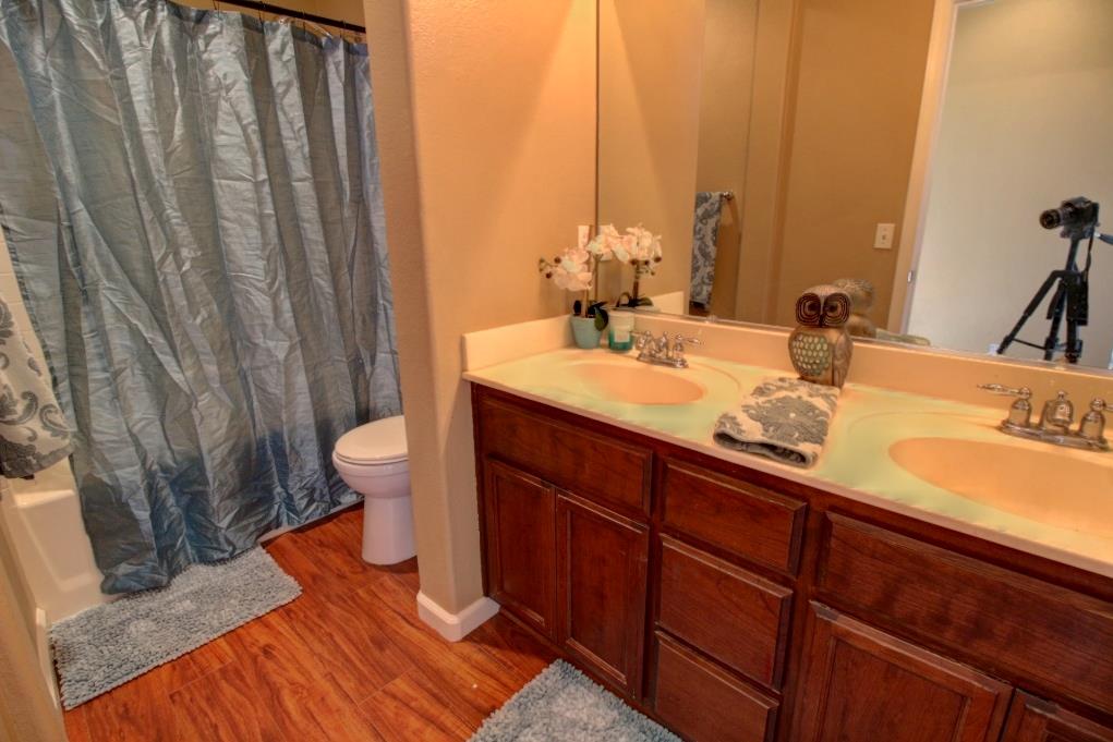 2865 Sierra Gold Ct, Riverbank, CA 95367