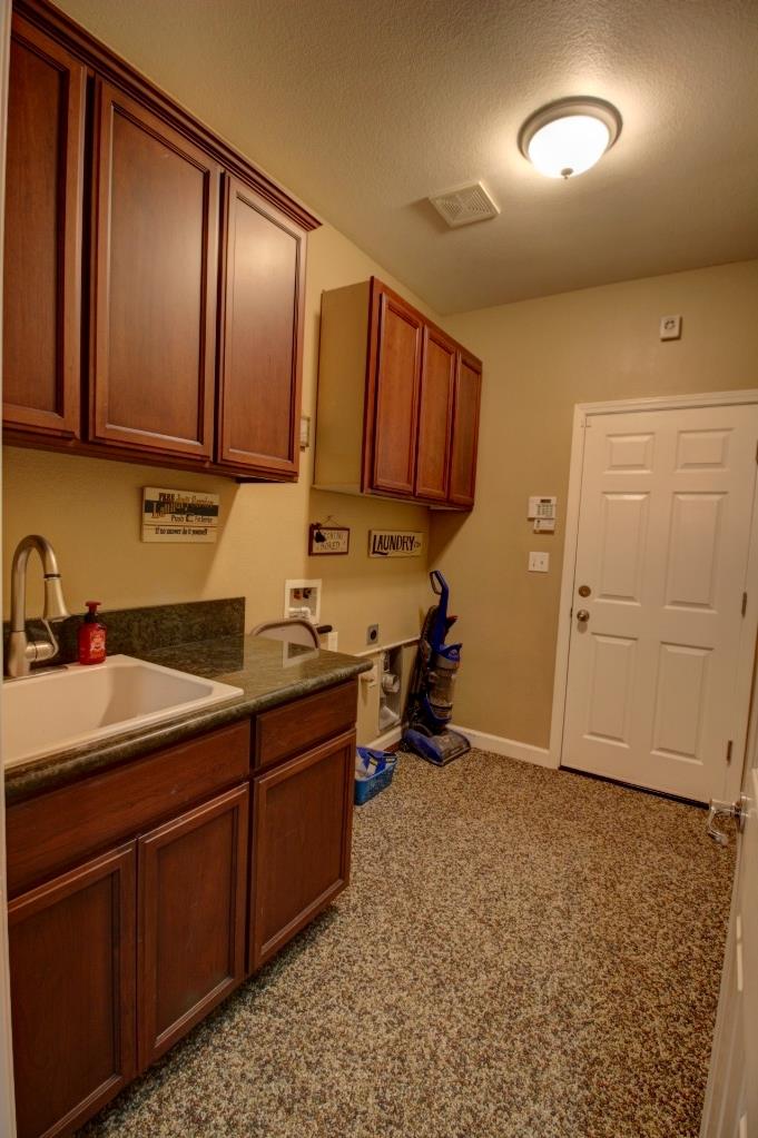 2865 Sierra Gold Ct, Riverbank, CA 95367