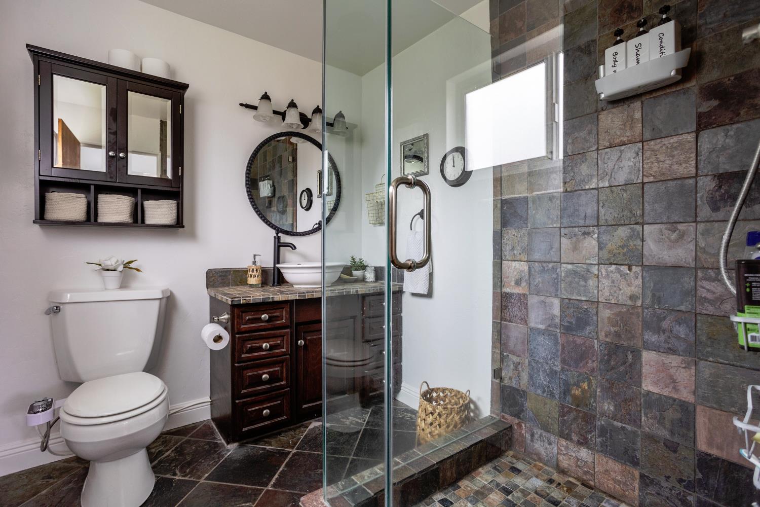 2001 Enslen Ave, Modesto, CA 95350