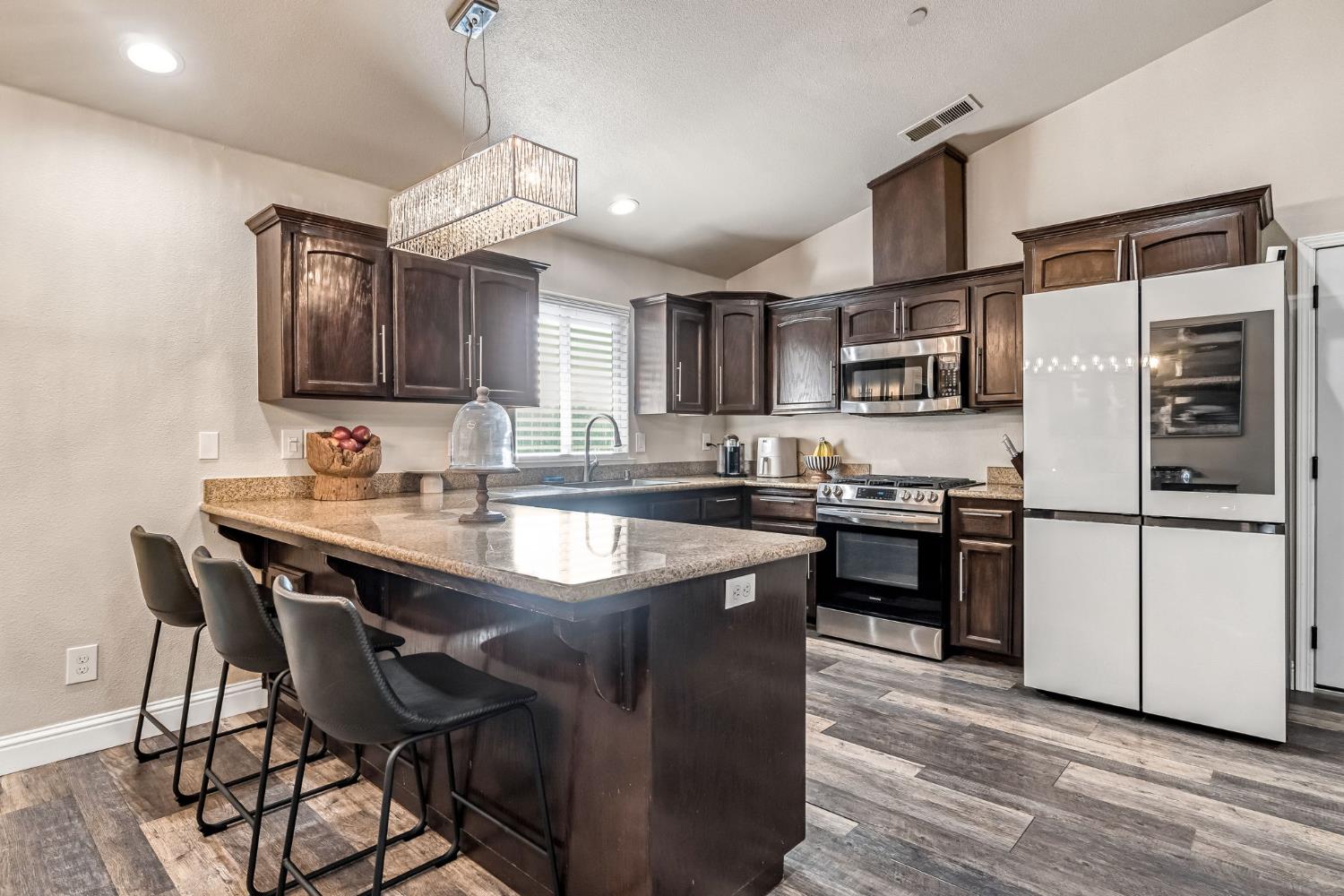 25802 El Monte Way, Madera, CA 93638