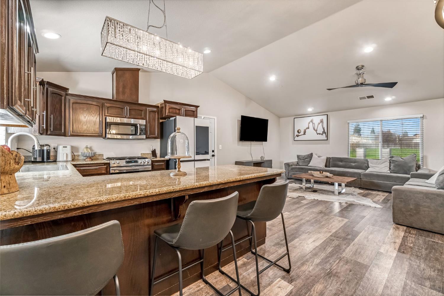 25802 El Monte Way, Madera, CA 93638