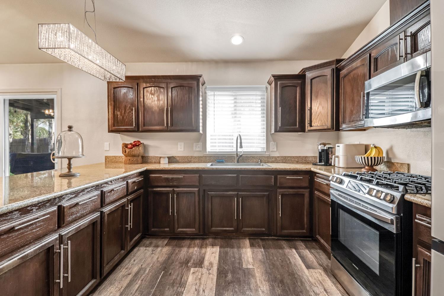 25802 El Monte Way, Madera, CA 93638