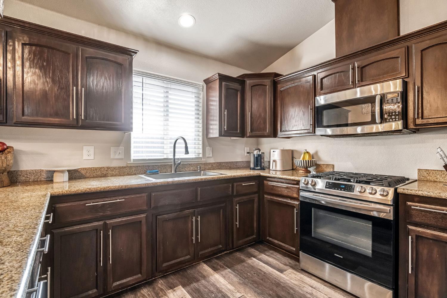 25802 El Monte Way, Madera, CA 93638