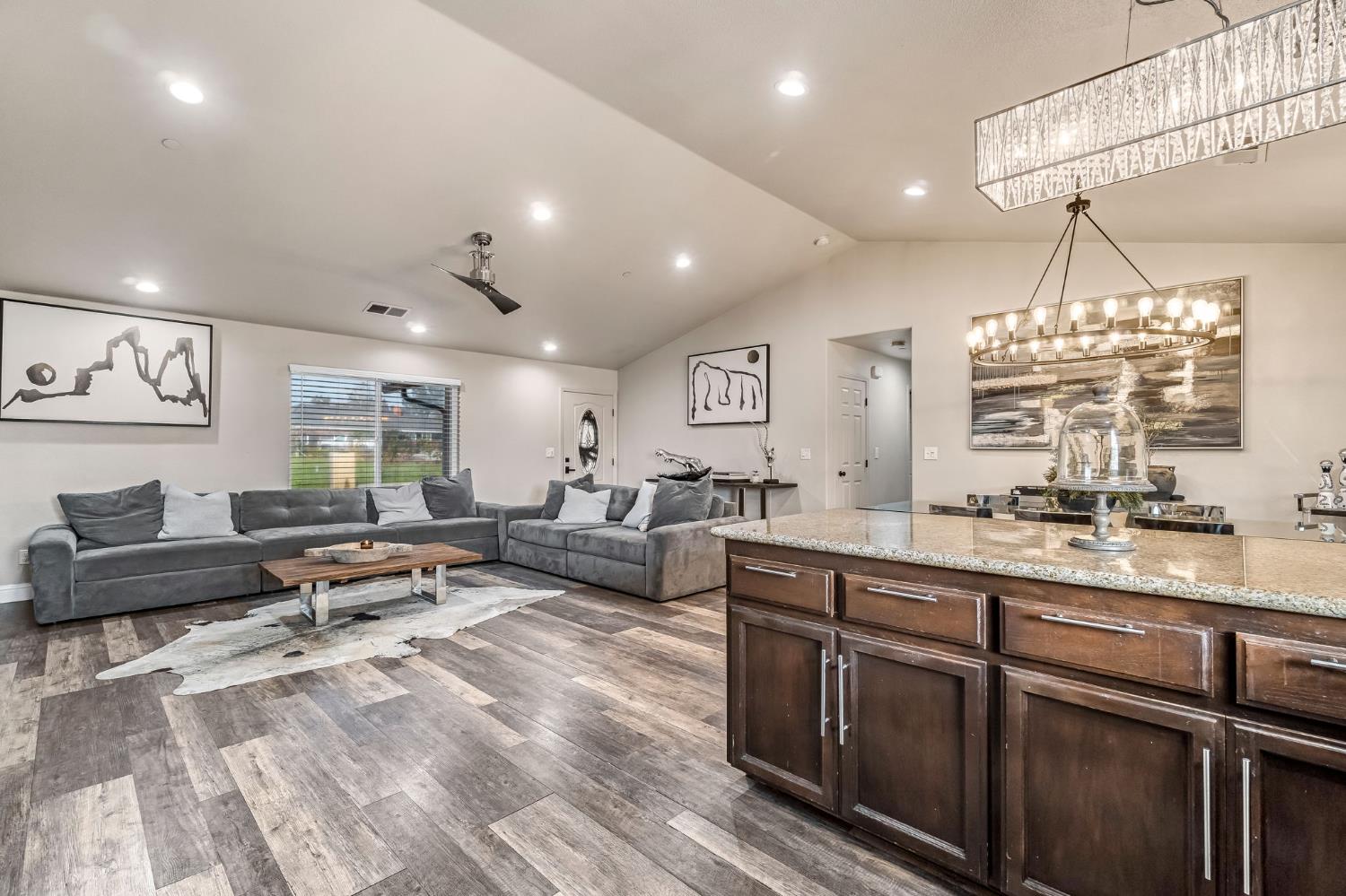 25802 El Monte Way, Madera, CA 93638