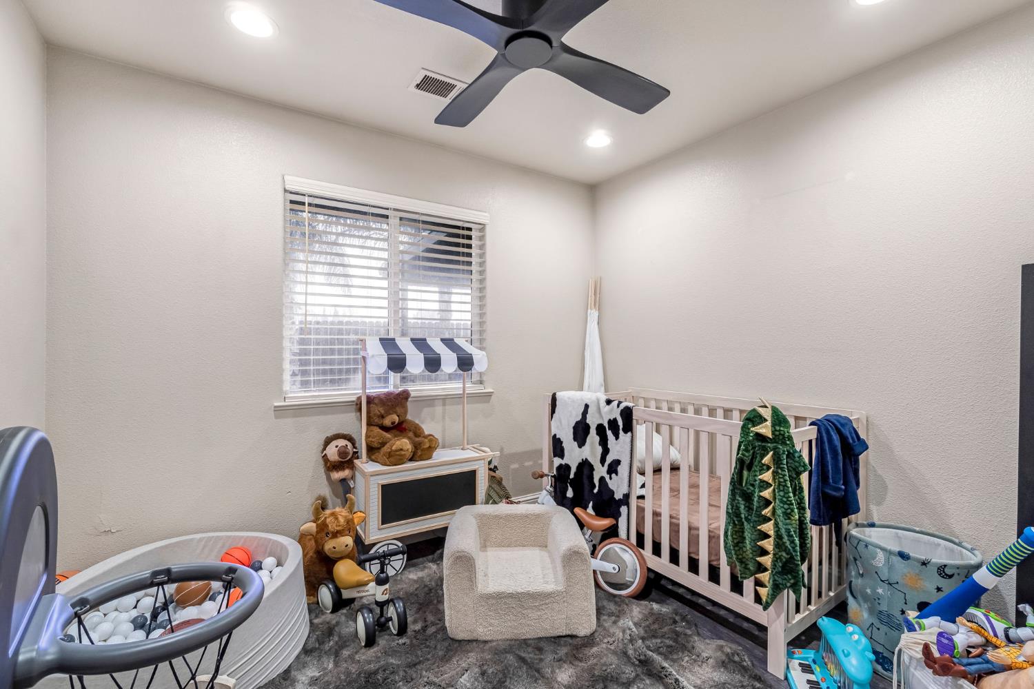 25802 El Monte Way, Madera, CA 93638