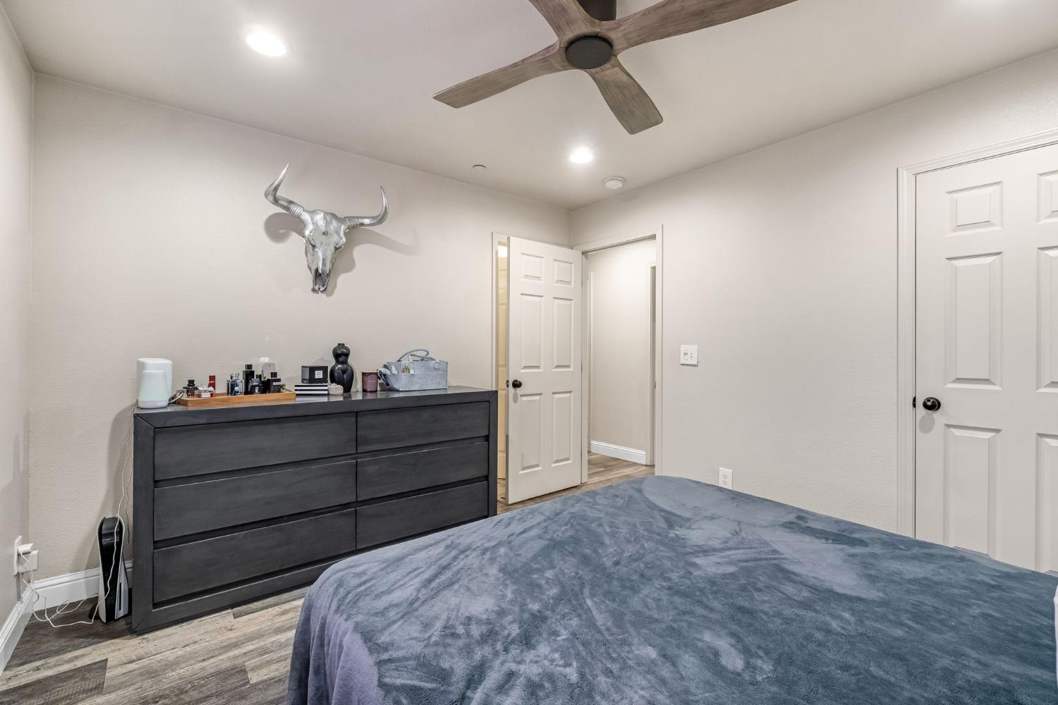 25802 El Monte Way, Madera, CA 93638