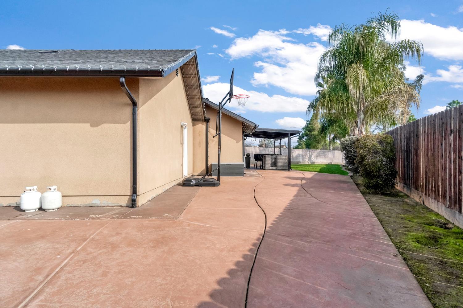 25802 El Monte Way, Madera, CA 93638