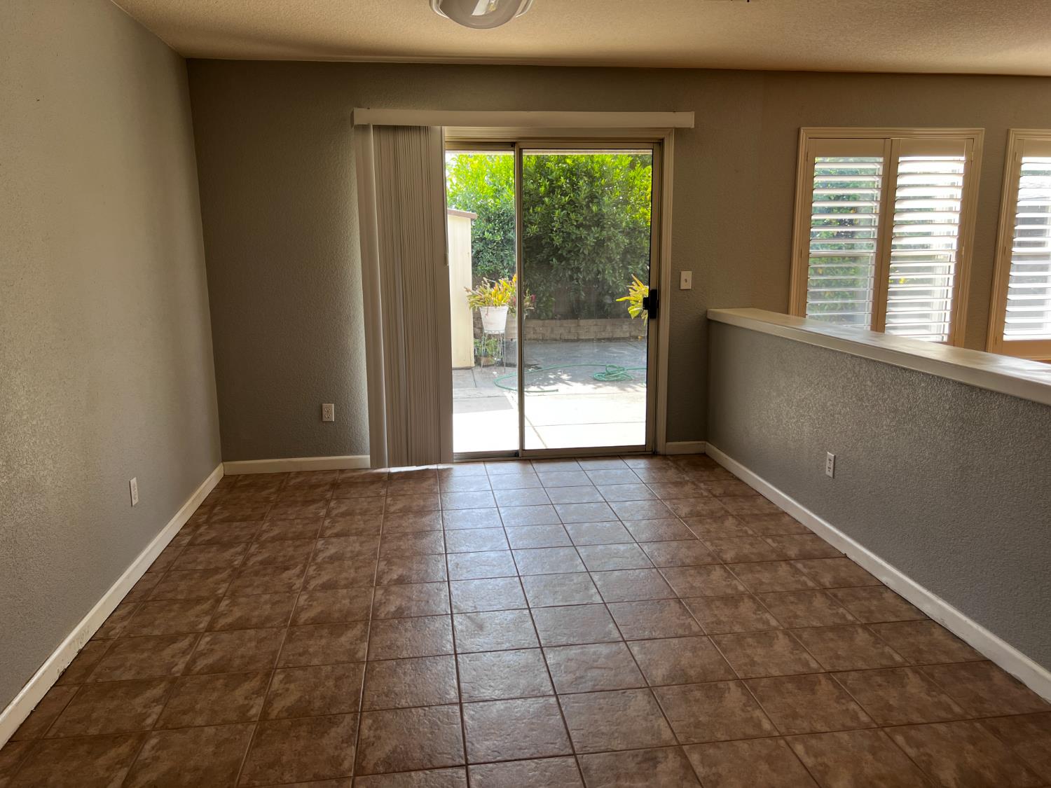 4309 Hazelnut Dr, Modesto, CA 95356