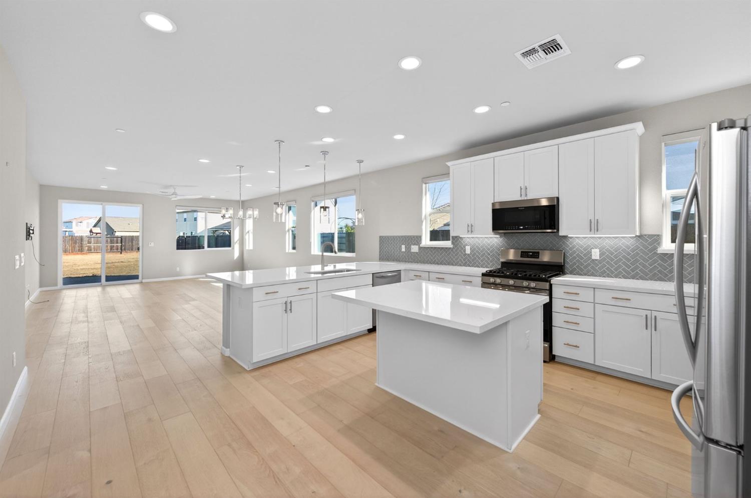 2431 Creekview Dr, Merced, CA 95340