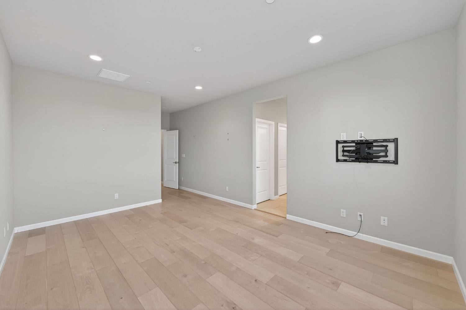 2431 Creekview Dr, Merced, CA 95340