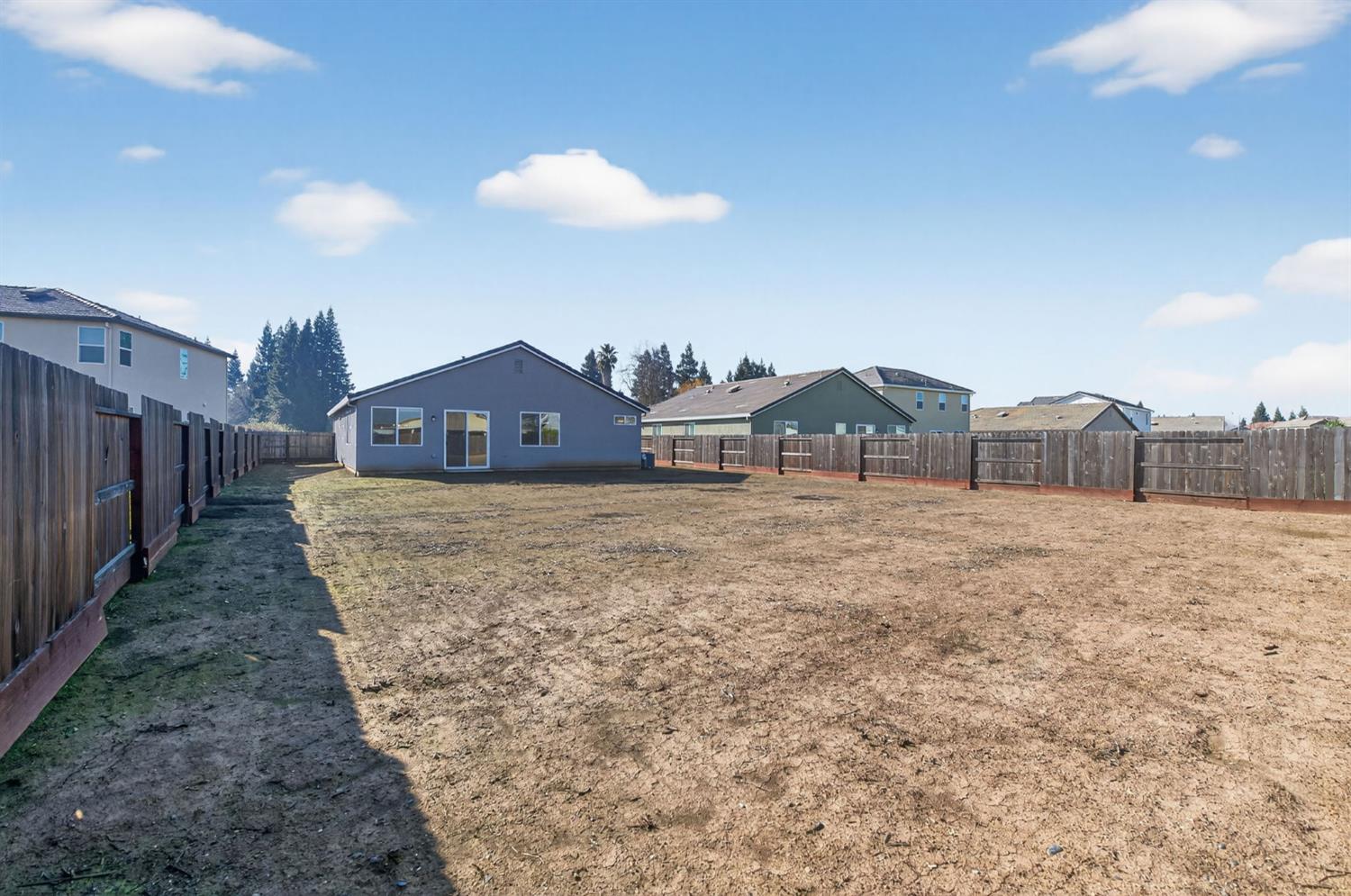 2431 Creekview Dr, Merced, CA 95340