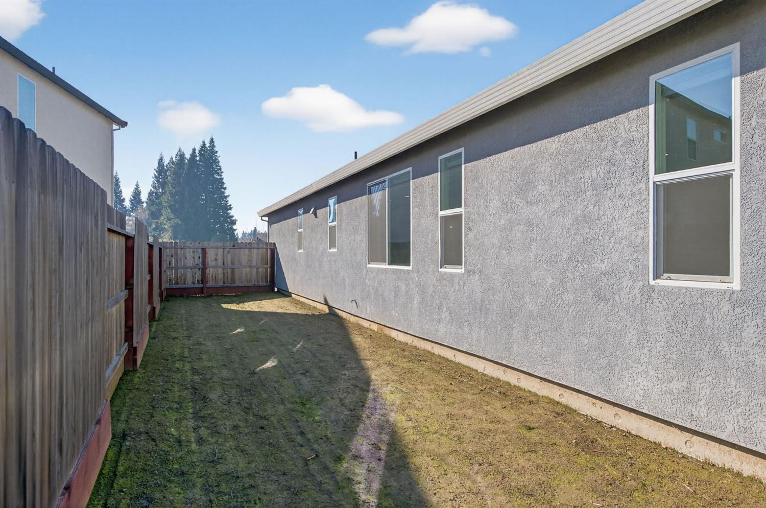 2431 Creekview Dr, Merced, CA 95340