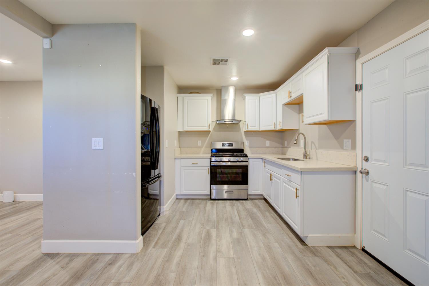 8822 Globe Ave, Dos Palos, CA 93620