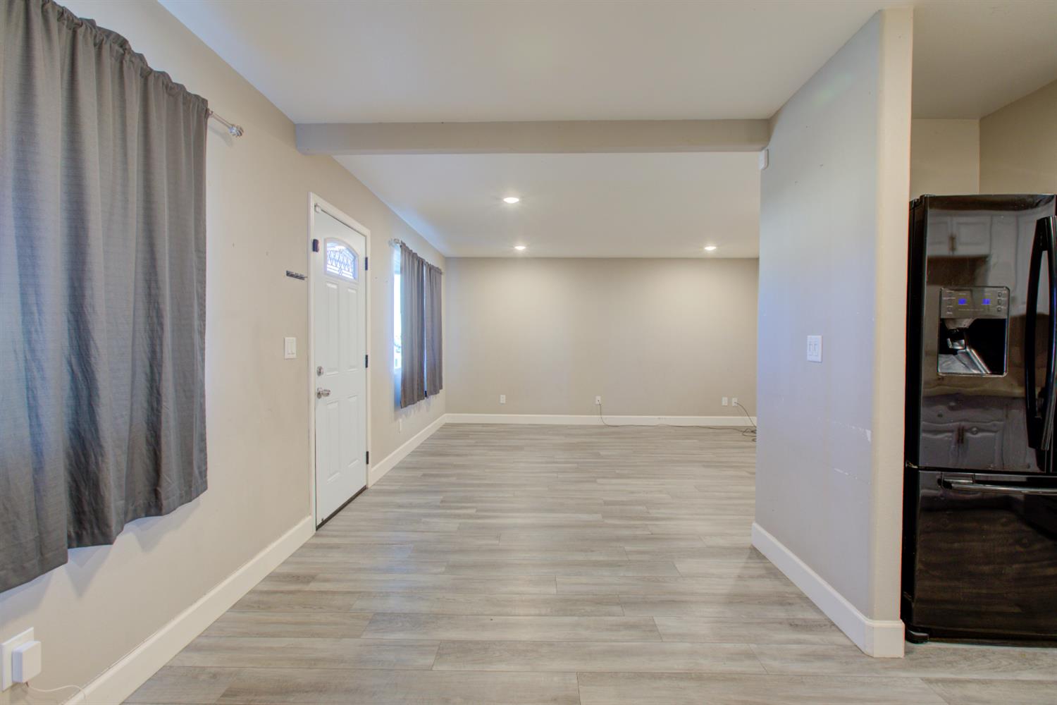 8822 Globe Ave, Dos Palos, CA 93620