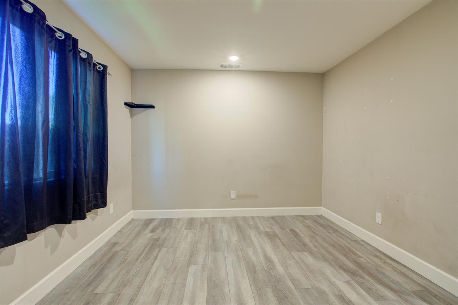 8822 Globe Ave, Dos Palos, CA 93620