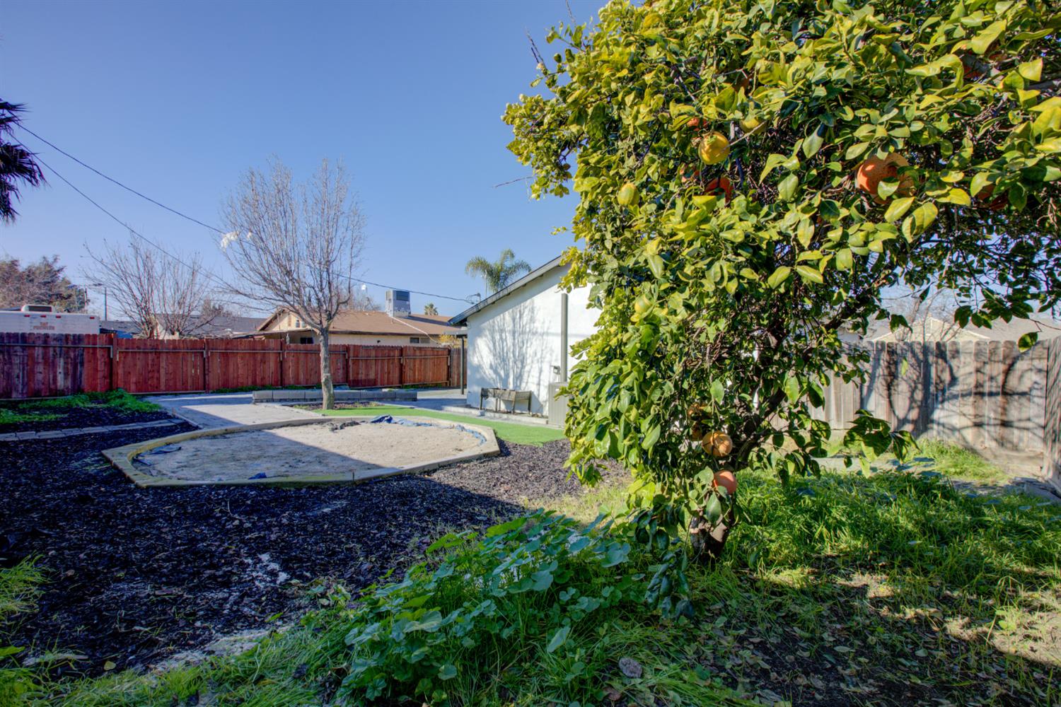 8822 Globe Ave, Dos Palos, CA 93620