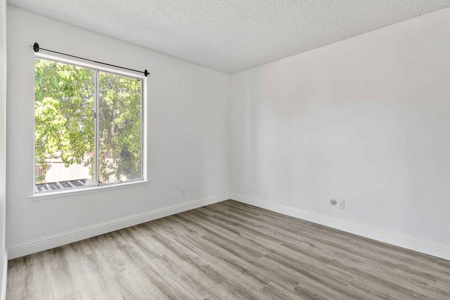 3701 Colonial Dr #164, Modesto, CA 95356