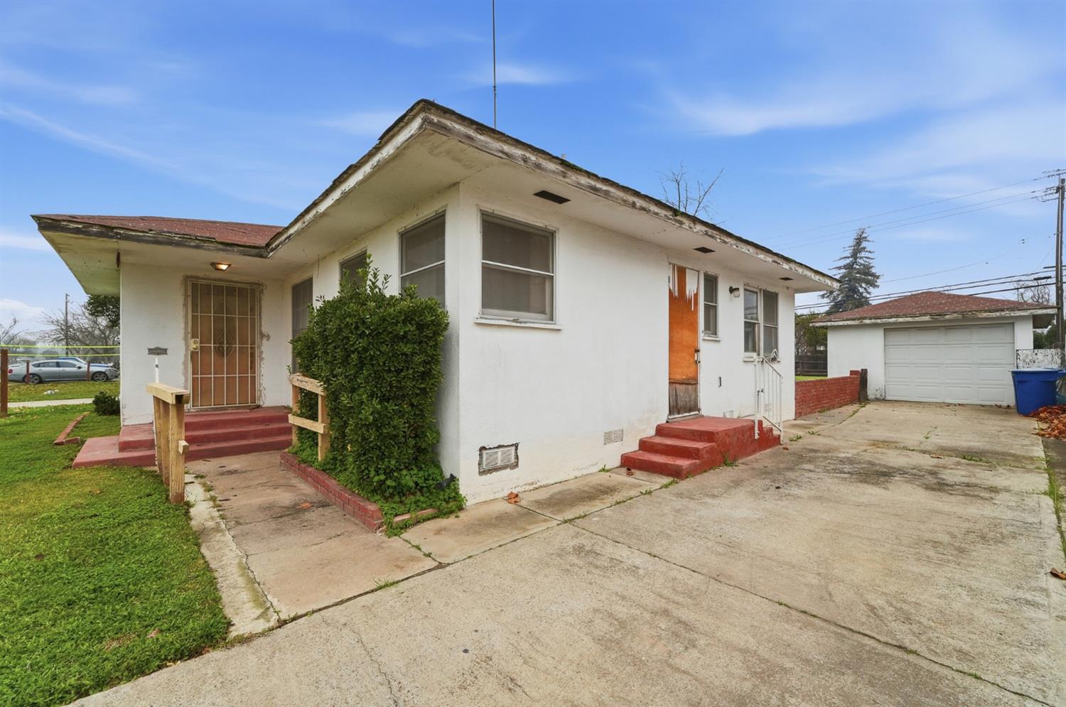 1127 W 19th St, Merced, CA 95340