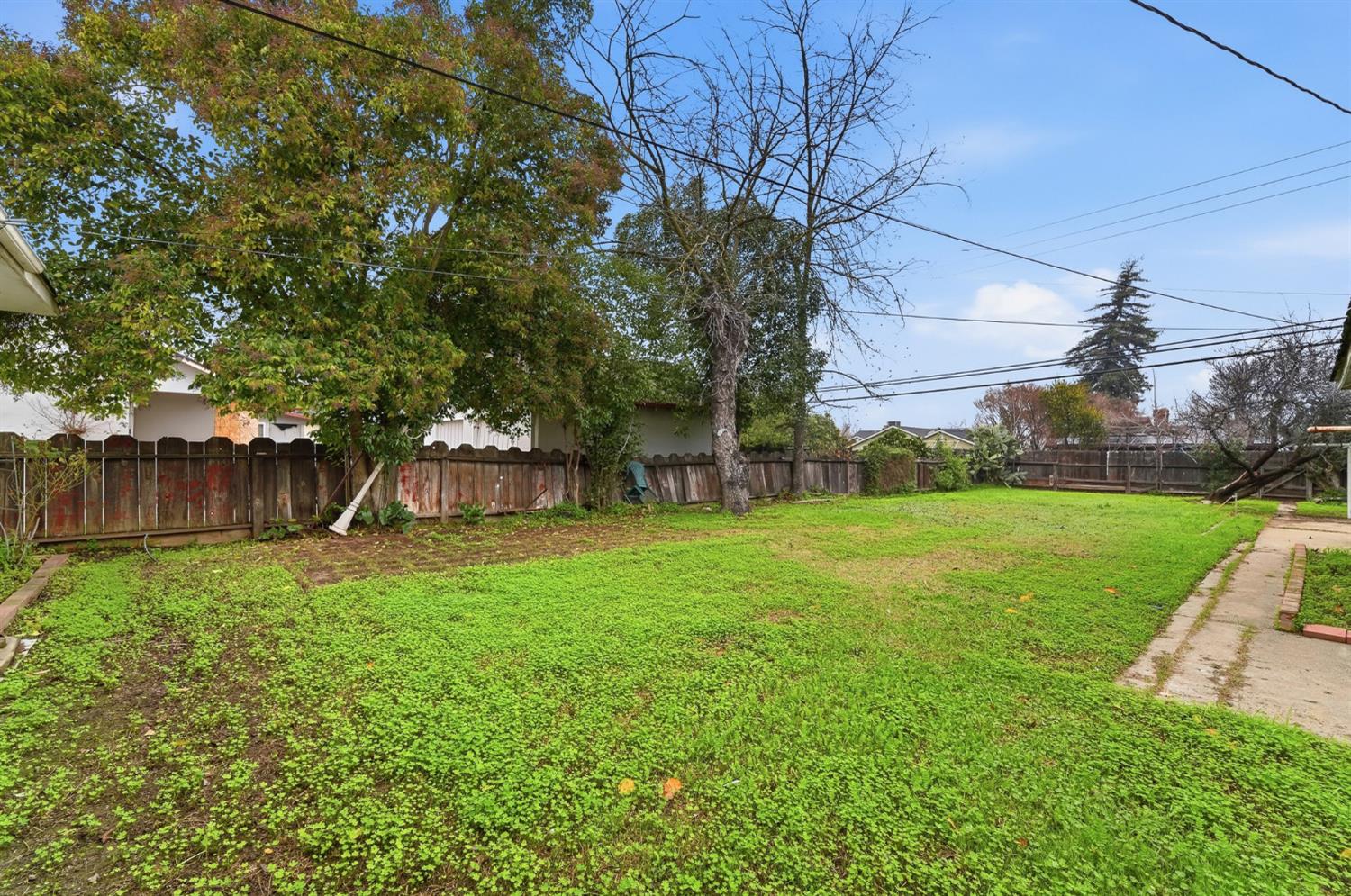 1127 W 19th St, Merced, CA 95340