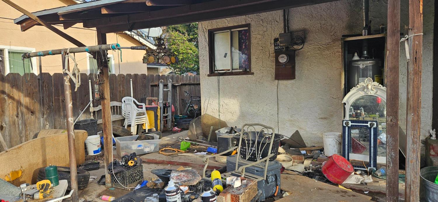 832 W 9th St, Merced, CA 95341